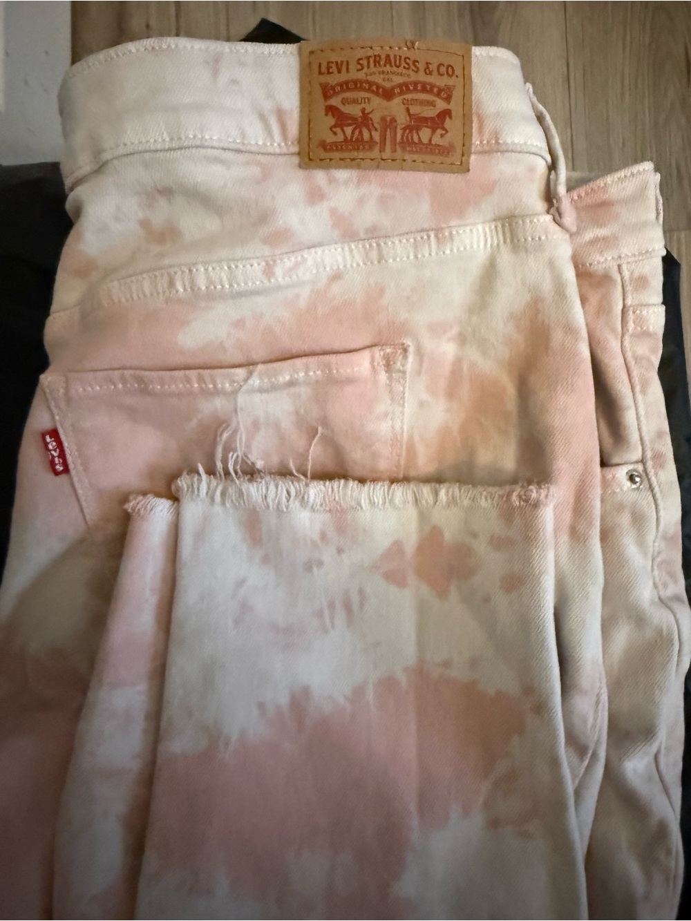 Levi's Pink & White Tie-Dye Cropped Ankle Jeans